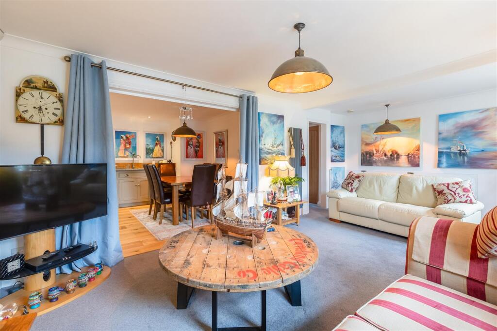 Bondgate 3 Sitting Room-1.jpg