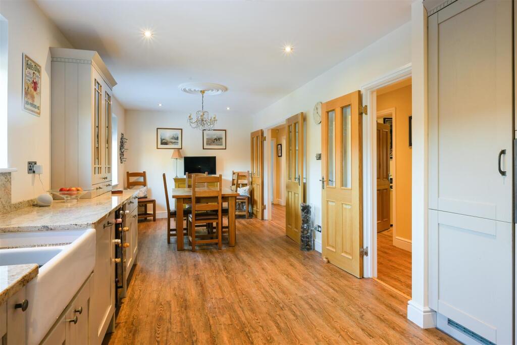 OAK TREE COTTAGE- (13).jpg