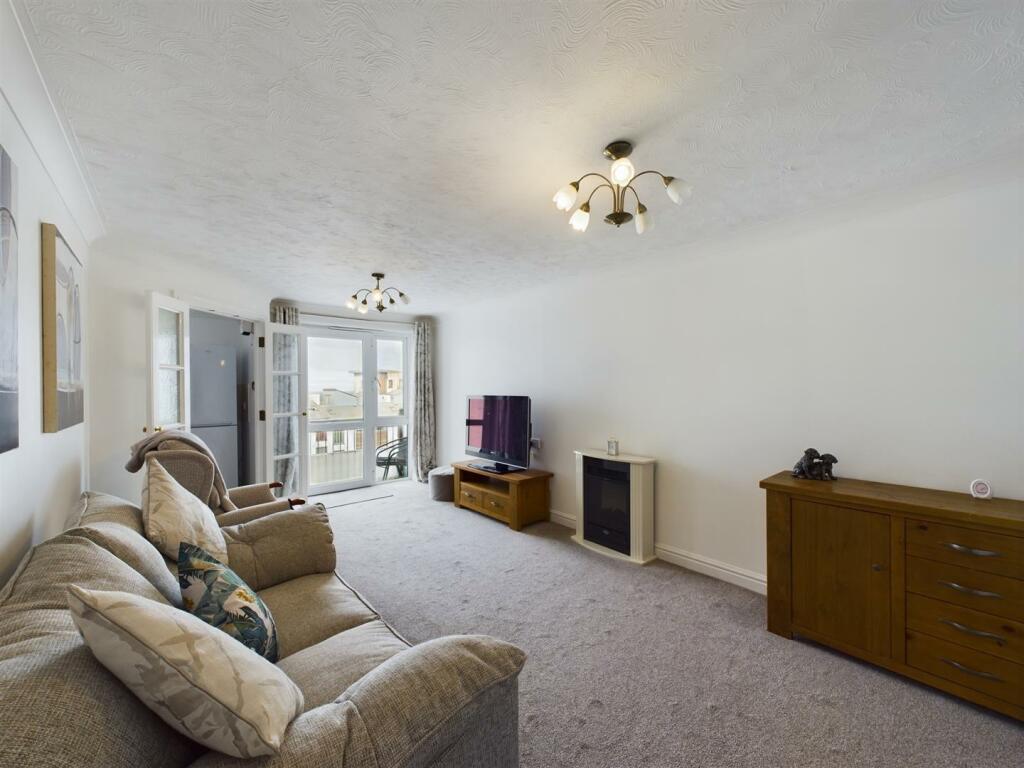 Lounge angle