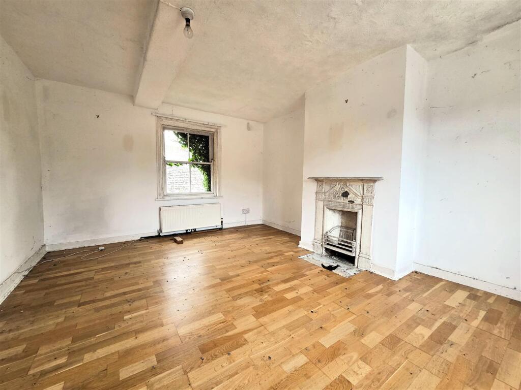 Bradenstoke - Manse Bedroom1.jpg