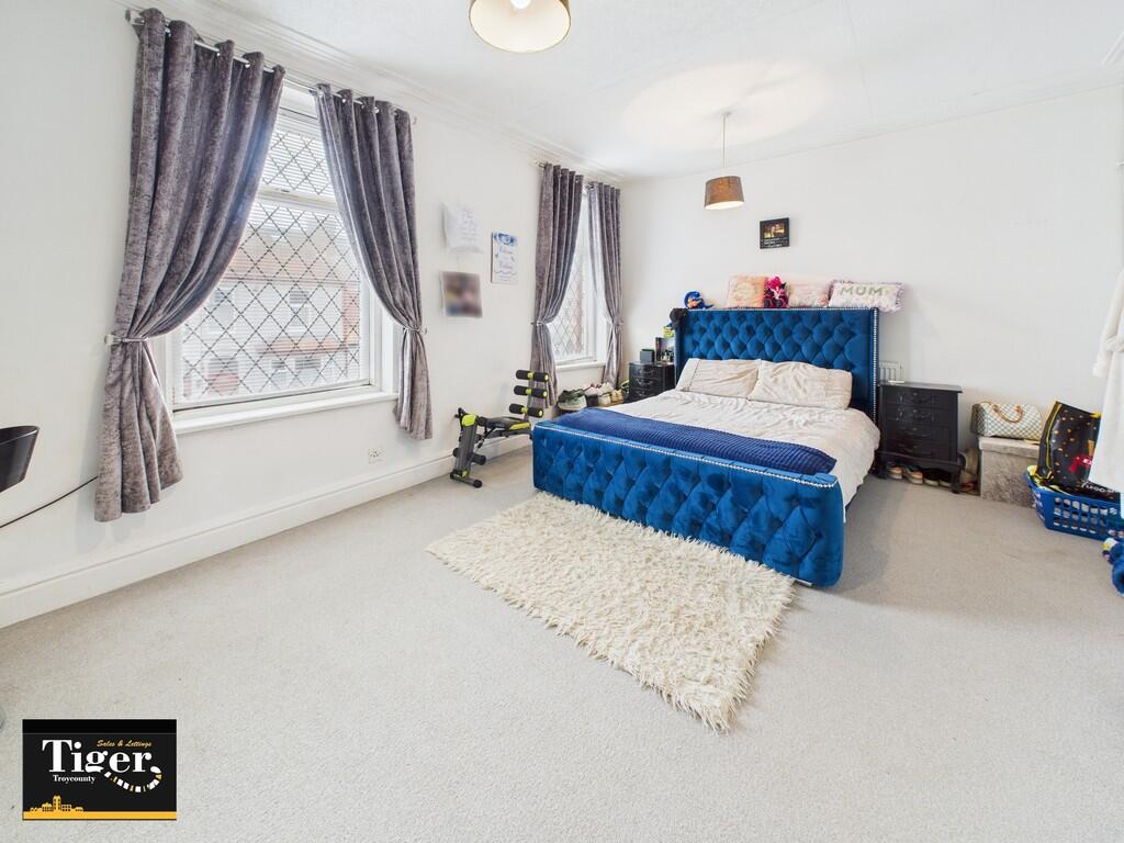 CAM02176G0-PR0725...