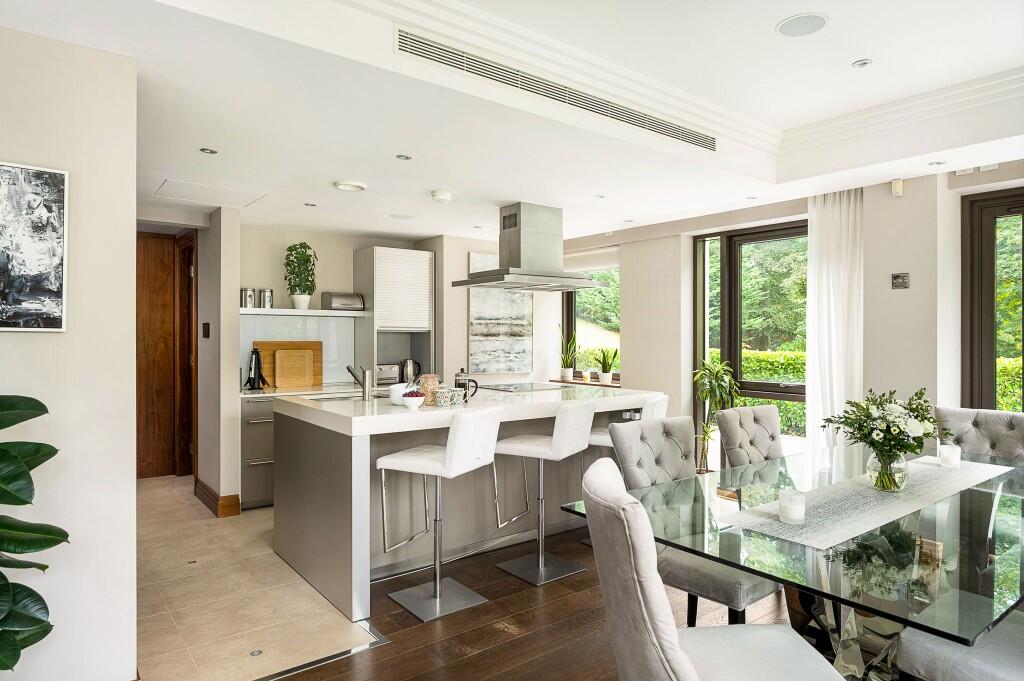 Kitchen dining area