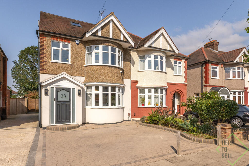 23 Vicars Close, Enfield EN1 3DN-33