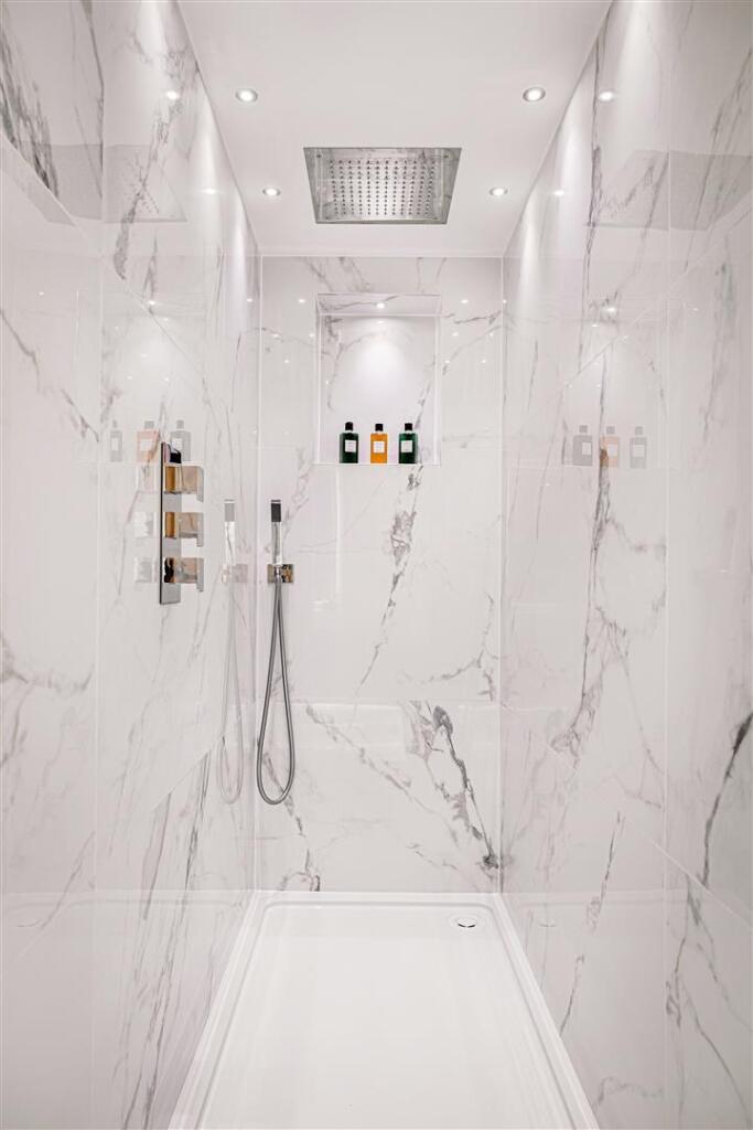 Master ensuite shower.jpg