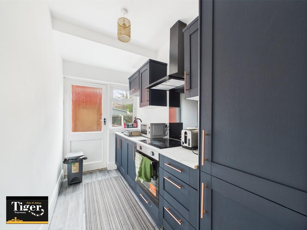 CAM02176G0-PR0563...