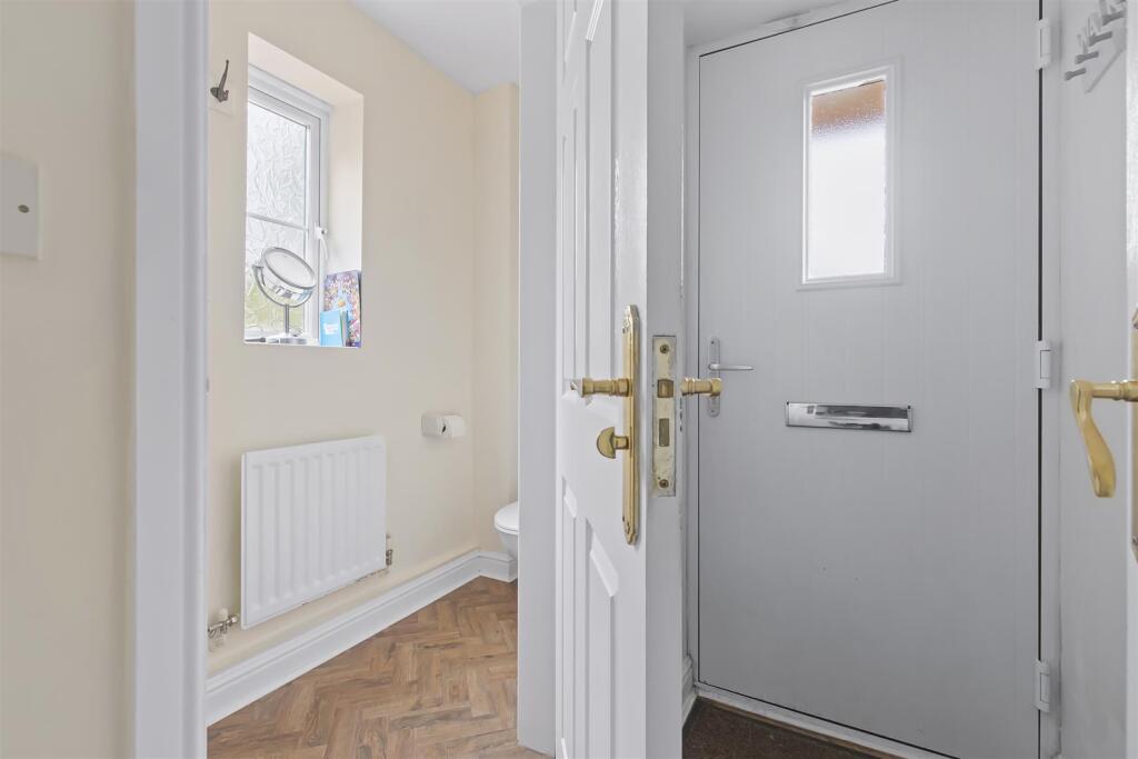 Entrance &amp; Downstairs WC