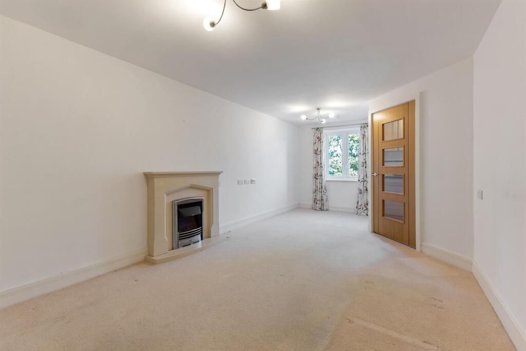 01-dc86CH_39CRAYSHAW_RG48EQ_MCS83594_003 (1)-mediu