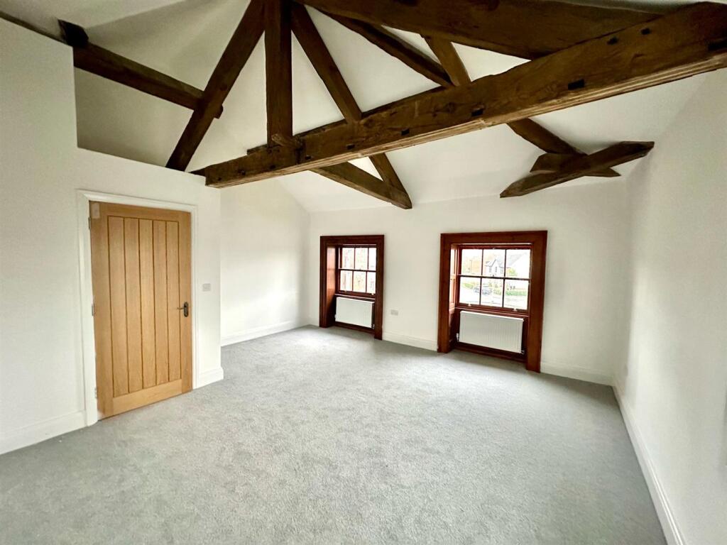 WhatsApp Image 2025-02-19 at 16.40.30_93b8e886.jpg