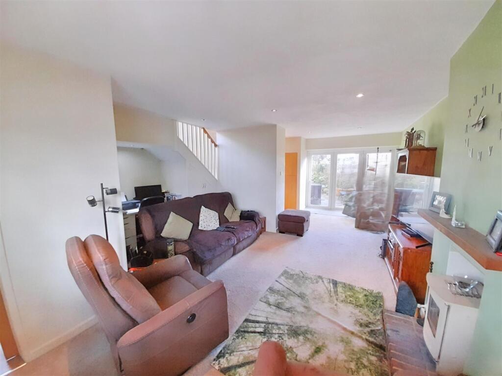Living room 1 newa.jpg