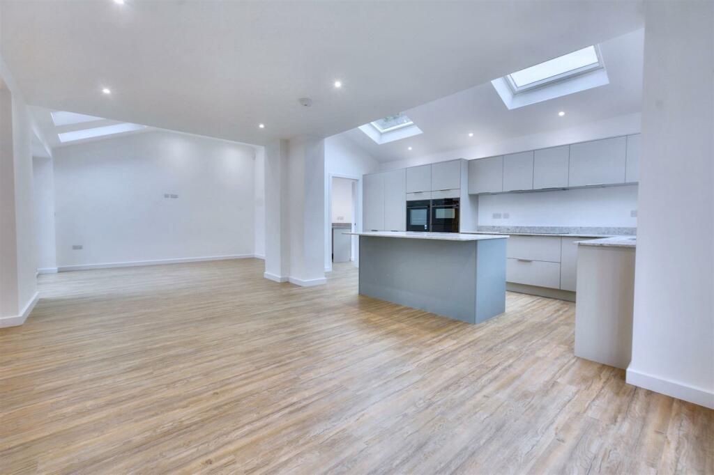 Kitchen_4.jpeg