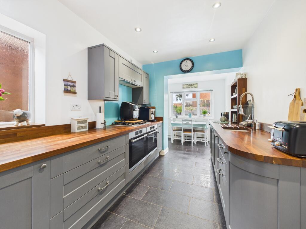 CAM05192G0-PR0129-STILL007