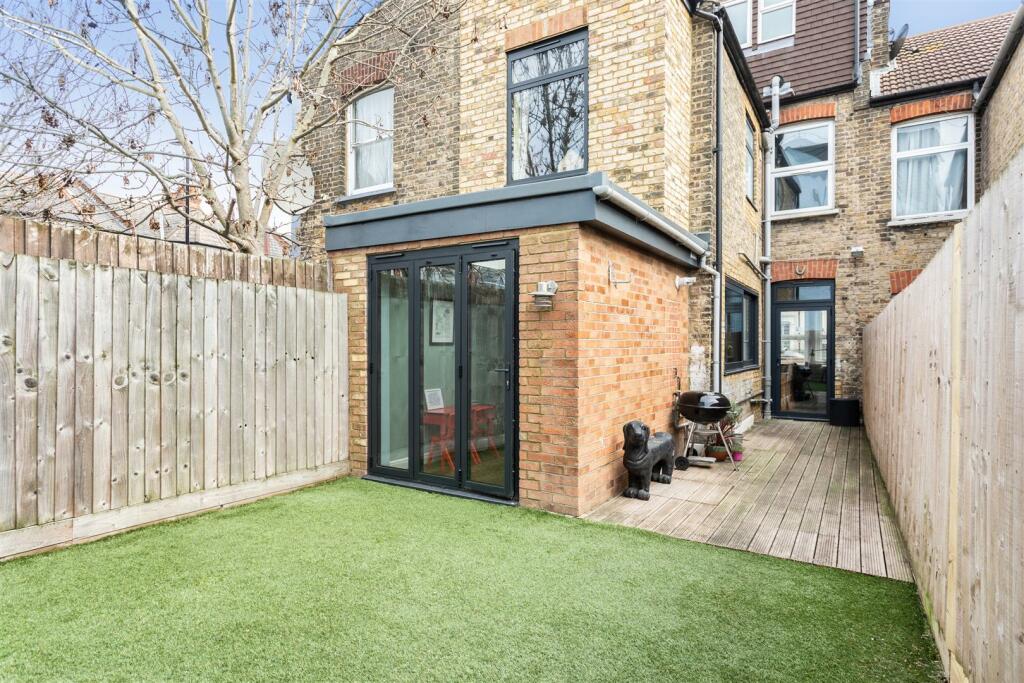 59 Fairbourne Road,-22 2.jpg