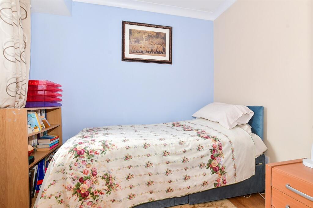 Bedroom 3/Study