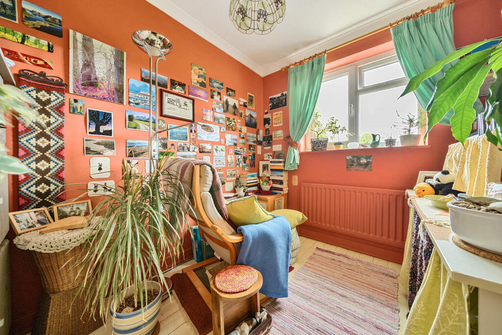 1304567-1-6841600...