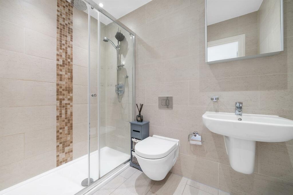 6, 49a Clapham High Street-5.jpg