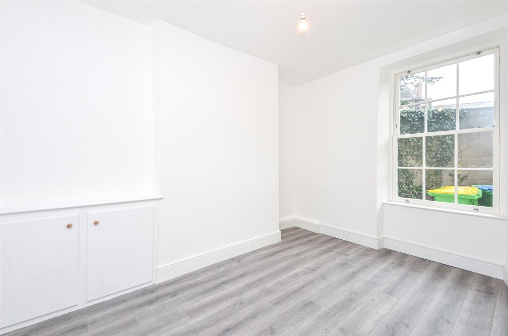 Flat 1 Pic 5 T202511061501.jpg