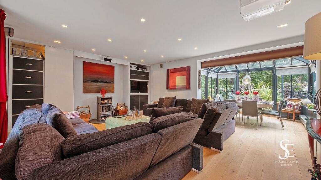 Family / Cinema Room