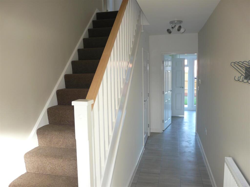 36 Thomas Place V2005.JPG
