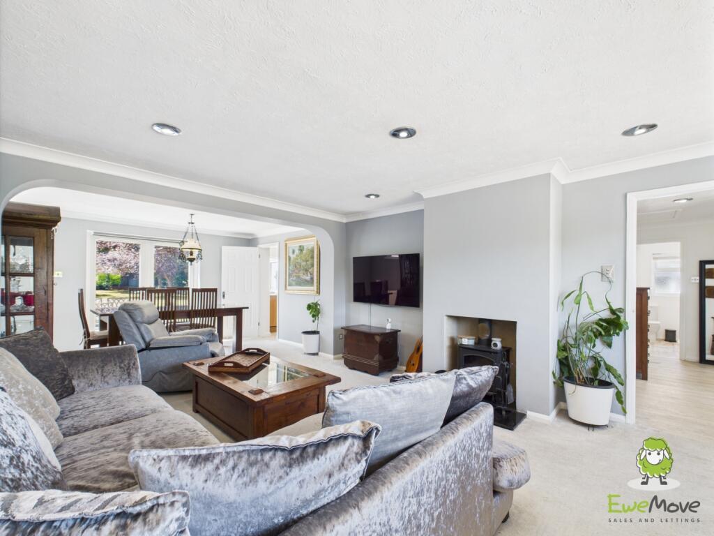 EweMove Basingstoke Estate Agents - 24 Byfleet Ave