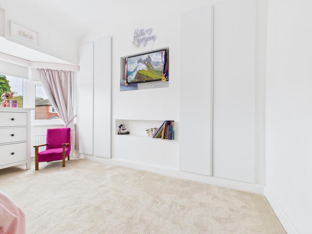 CAM03729G0-PR0153-STILL025