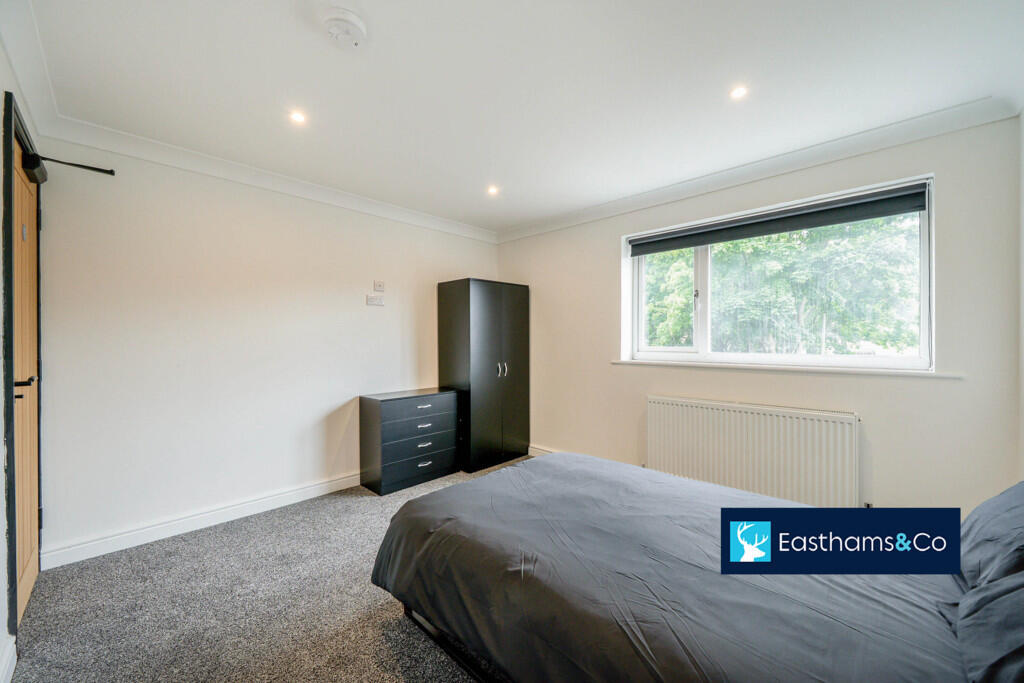 Second bed (upsta...