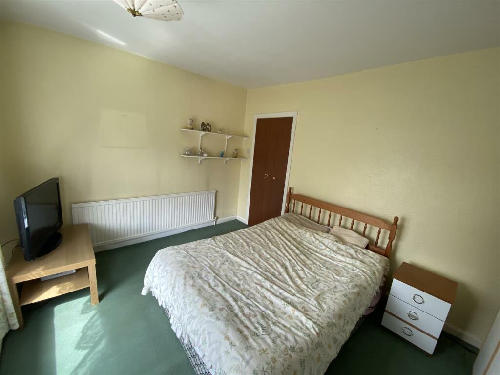 Bedroom no.1 rear double: