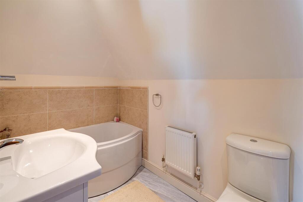 3 Creswell Drive LE67 2AG