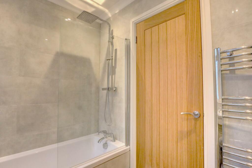 Bathroom 2.jpg