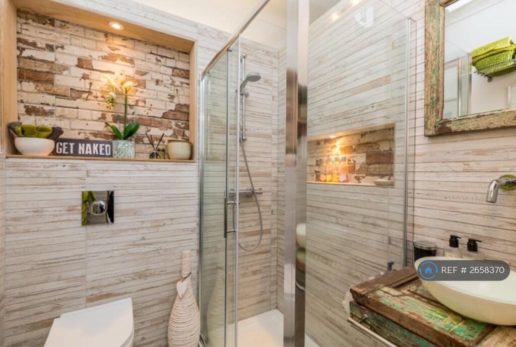 Master En-Suite