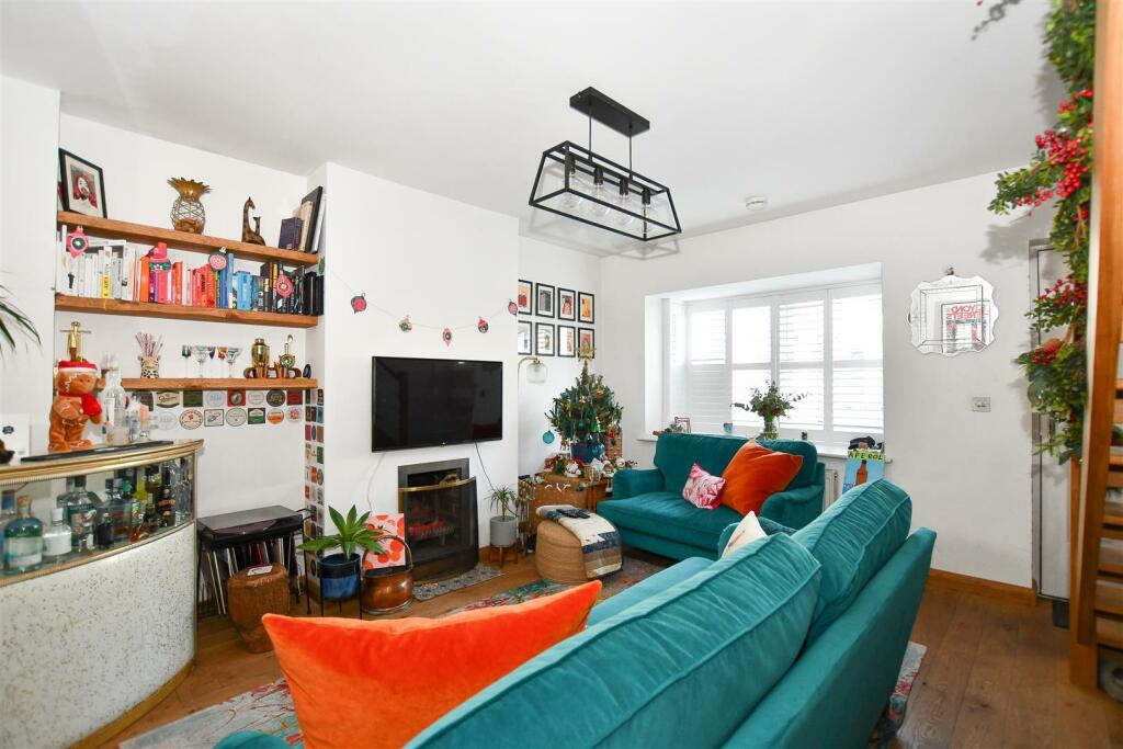 Living Room .jpg