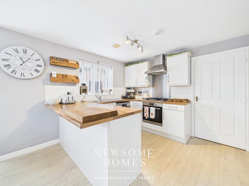 Kitchen/ Dining Room