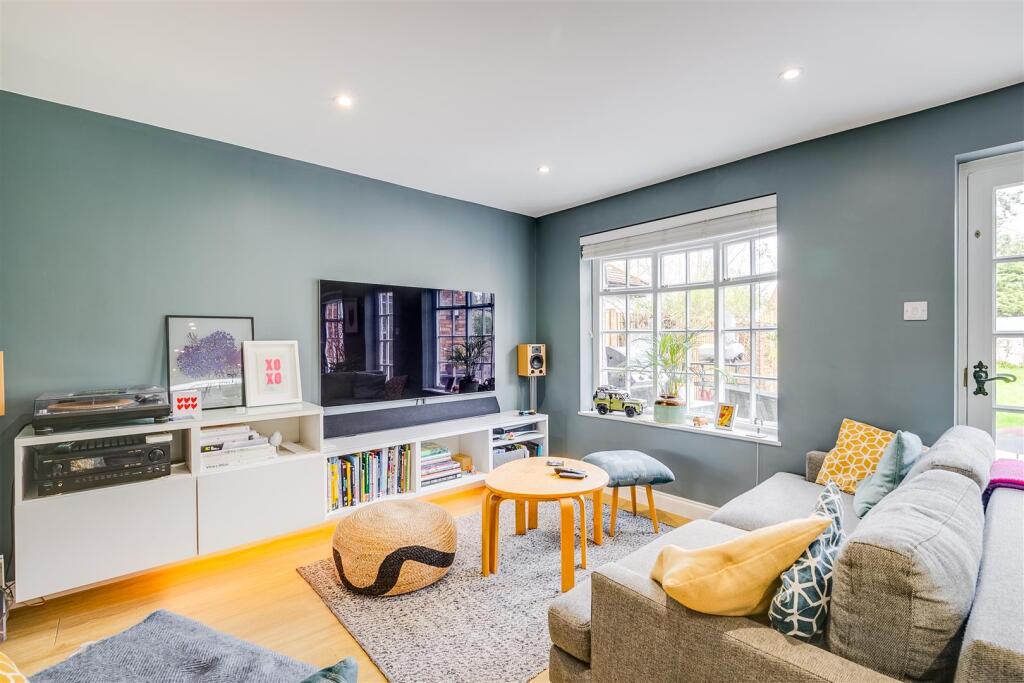 Eastholm Green 9-16.jpg