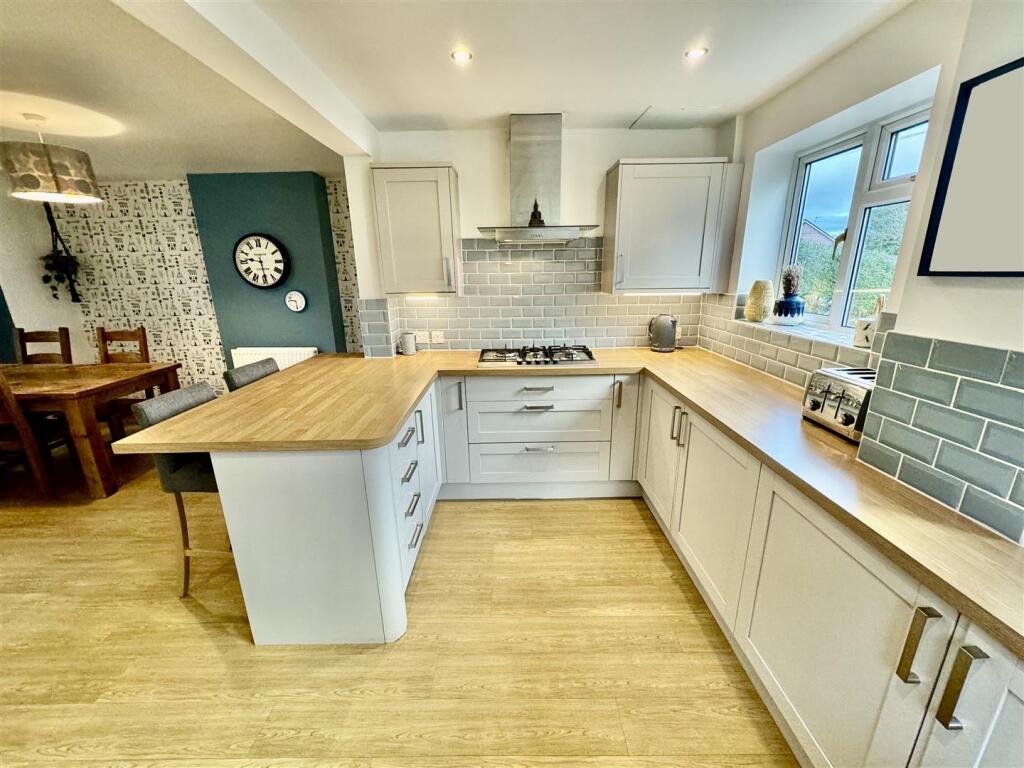 KITCHEN/DINING/FAMILY ROOM