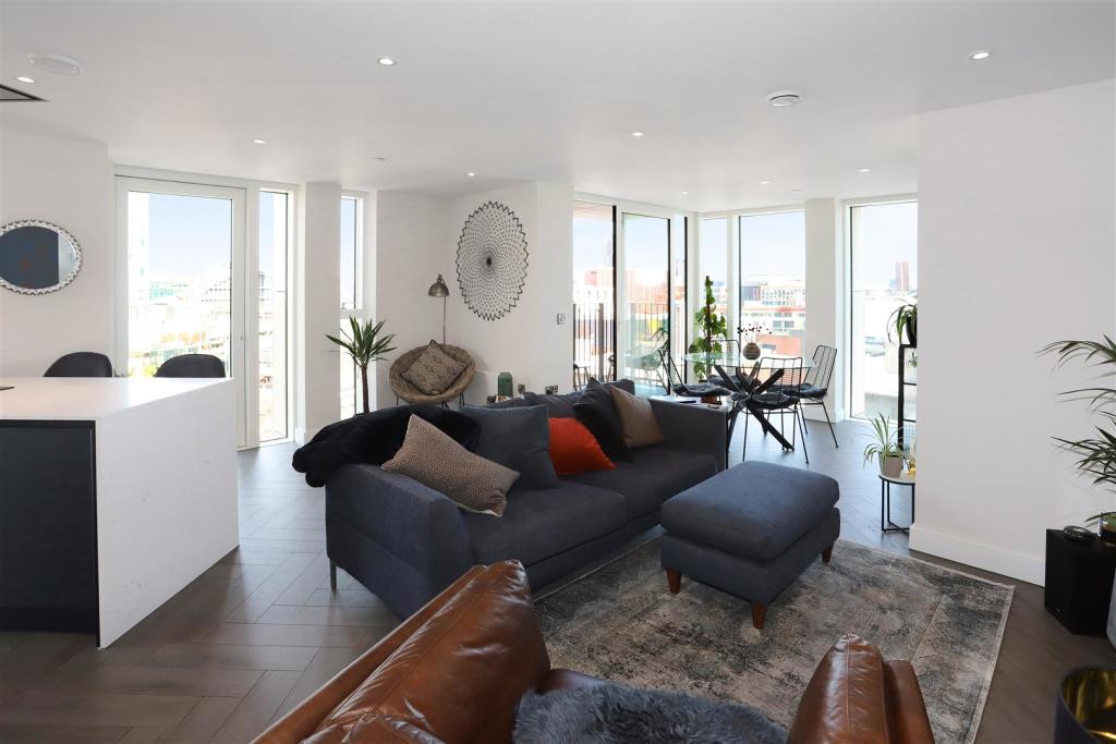 Living area.jpg