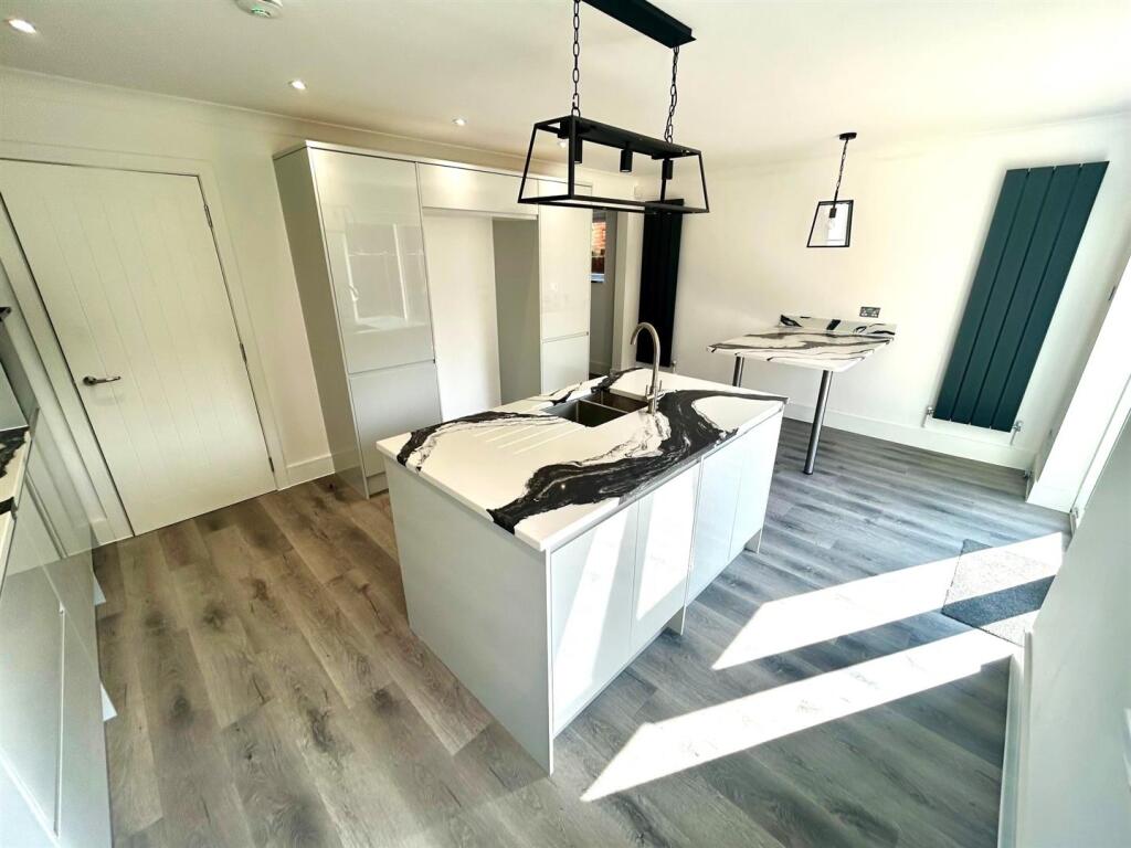 Kitchen 3.jpg - edited .jpg
