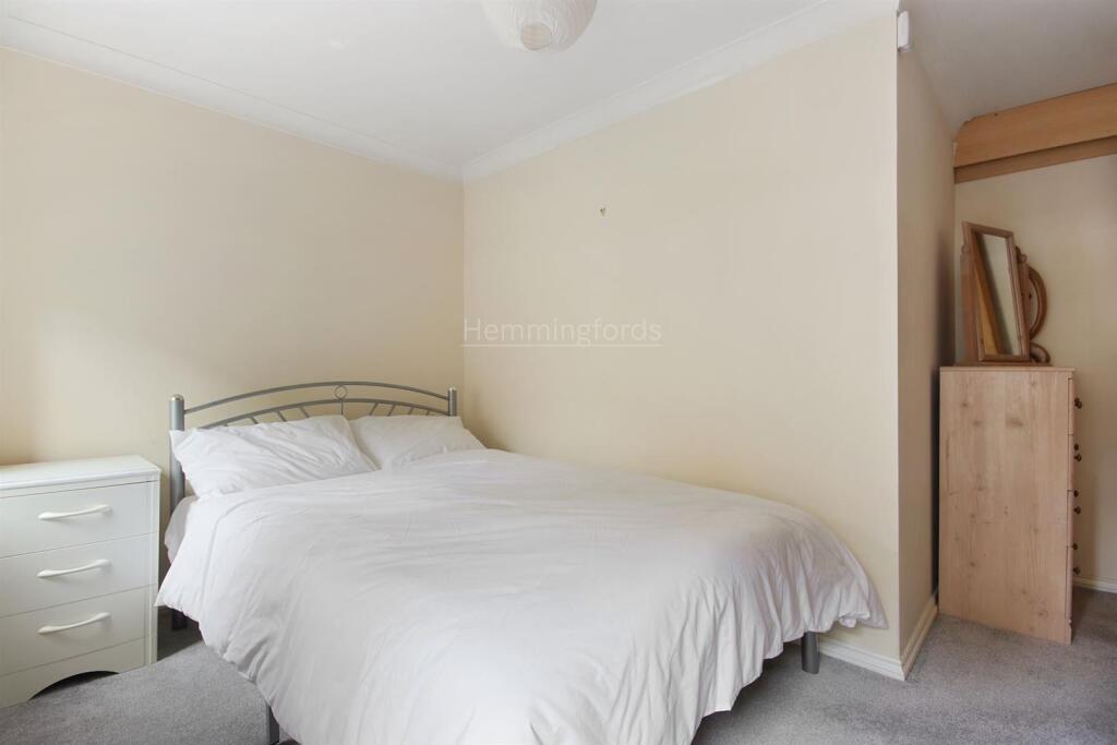 07-c2f977446 - AM - 56 Leeds Court, 201 St. John S