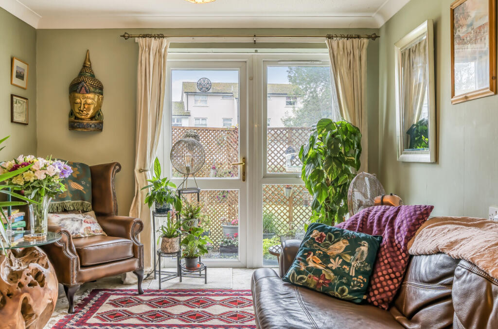 1358952-3-68df950...