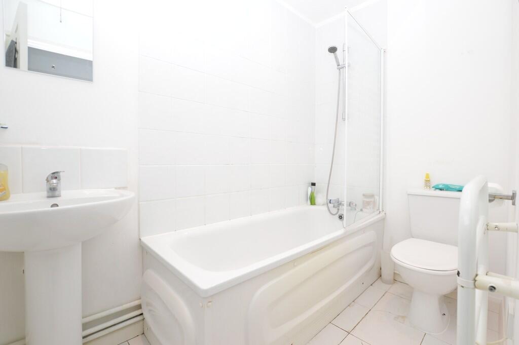 19cd2bca-Bathroom