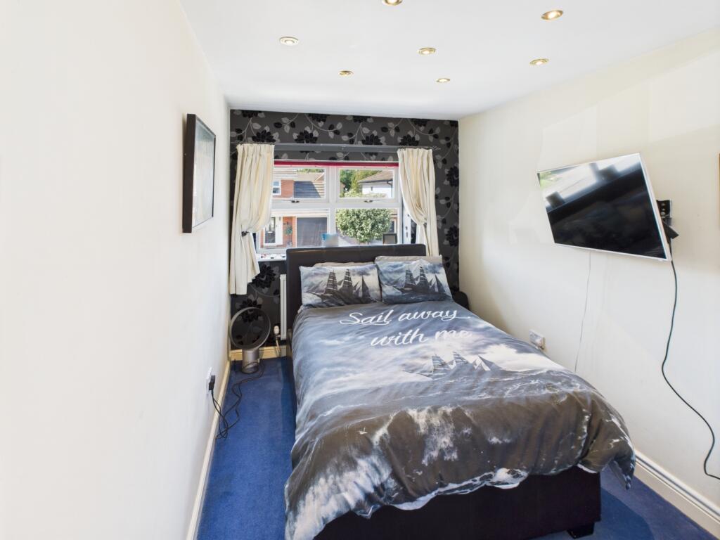 CAM04233G0-PR0025-STILL029