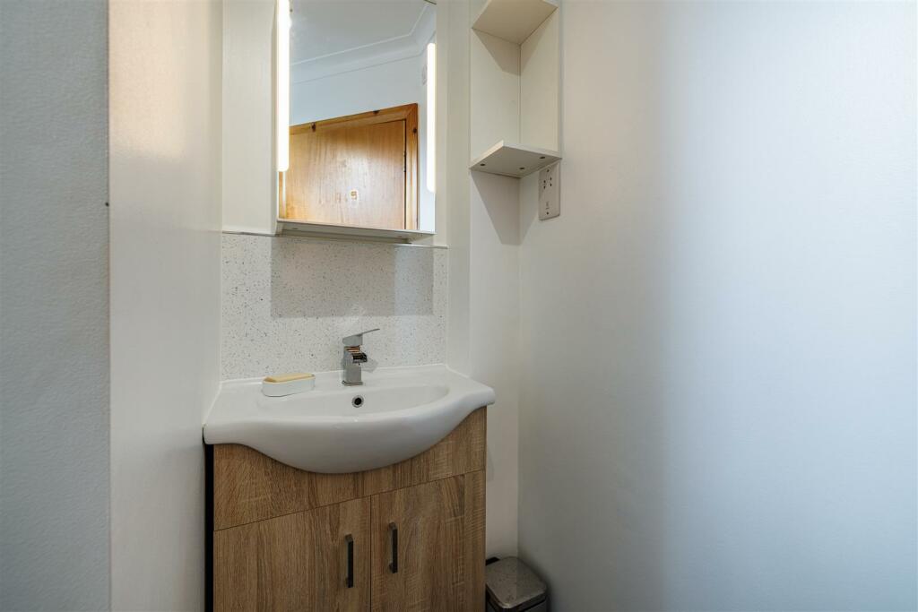 2 Galloway Court Darnick 15.JPG
