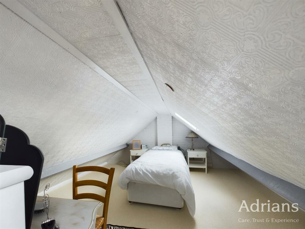 LOFT ROOM