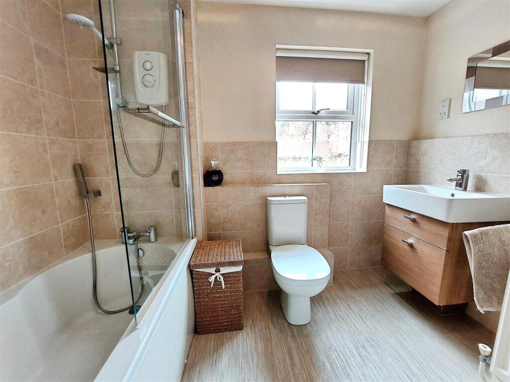 8df5ac1f-Family 20Bathroom.jpg