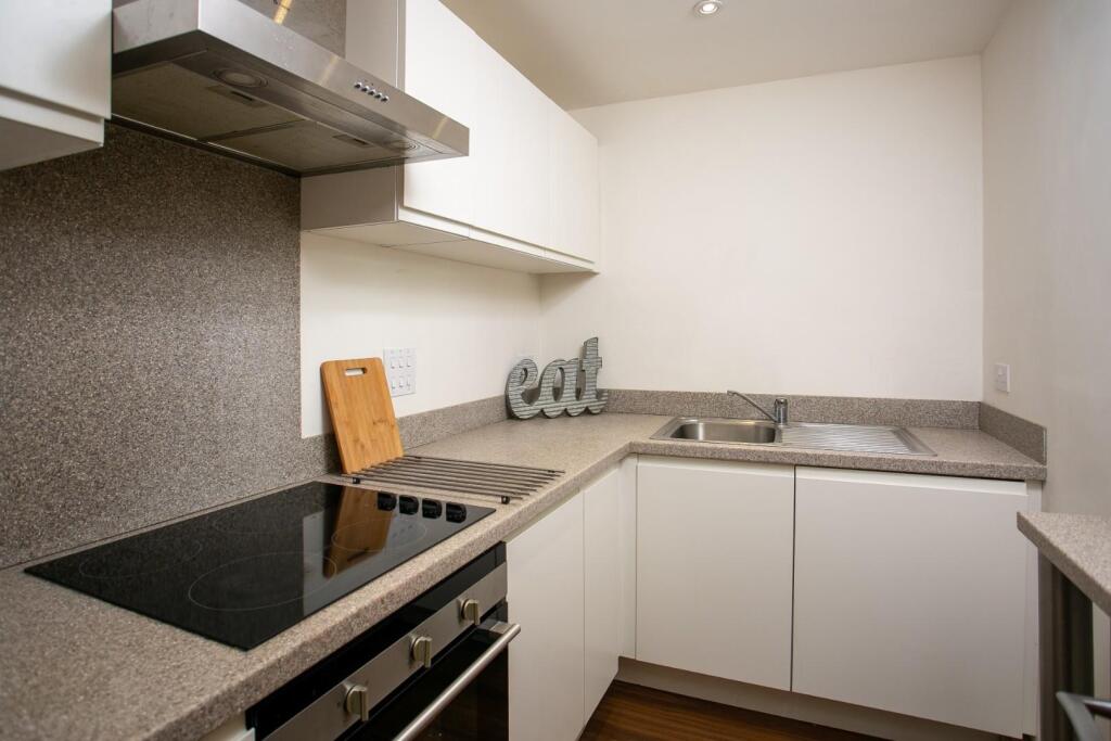 Flat 3 The Coachworks 2 Long Acre-11.jpg