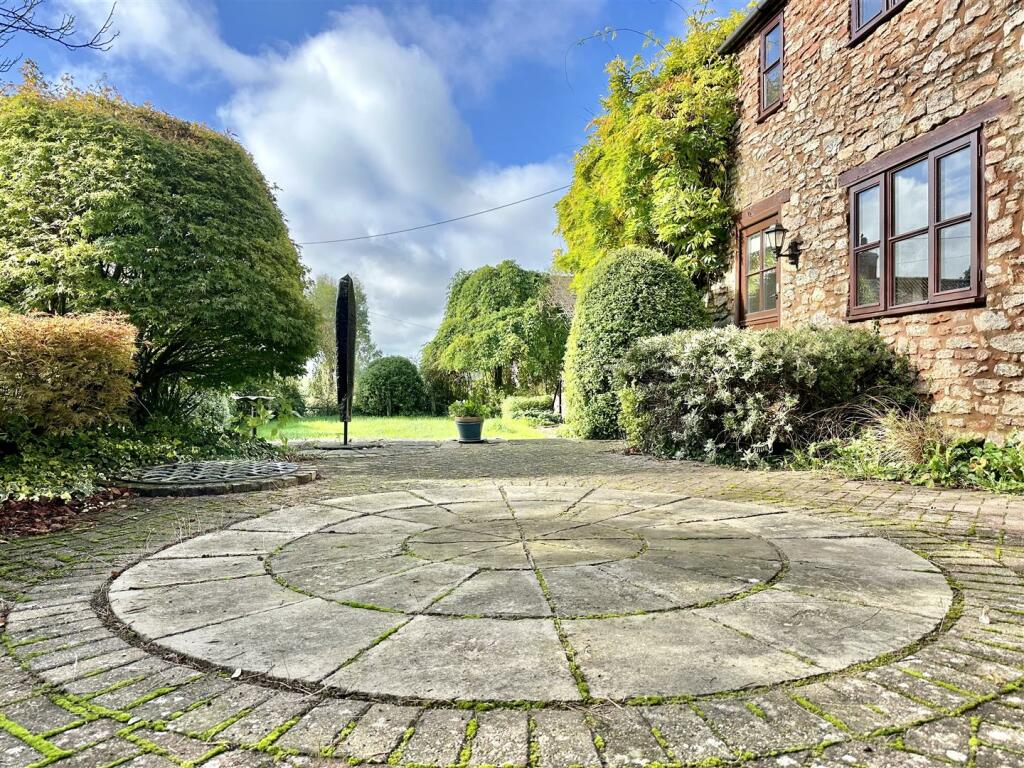 Garden, Garage and Parking