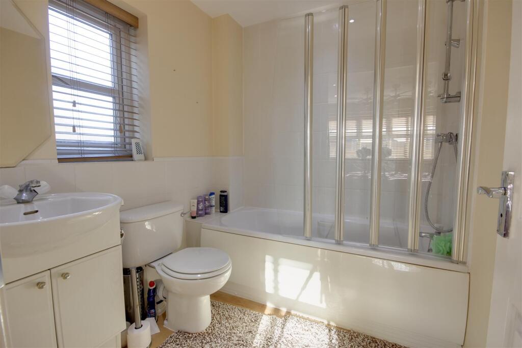 En-Suite Bathroom