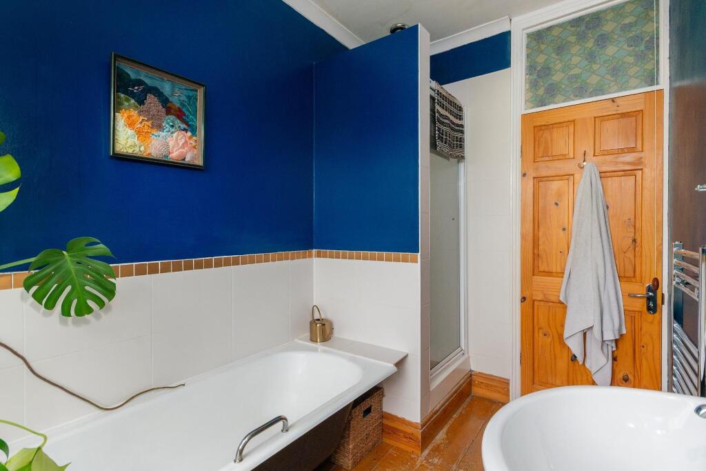 1S5R1KE - Bathroom A.jpg