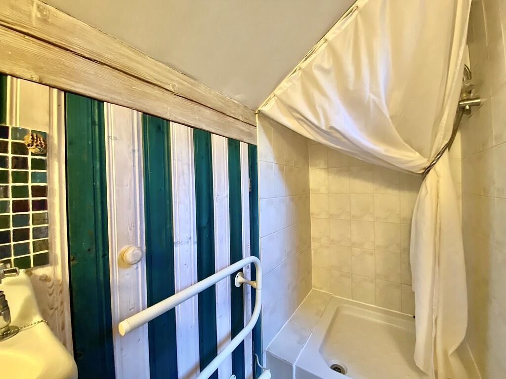 Upstairs bathroom...