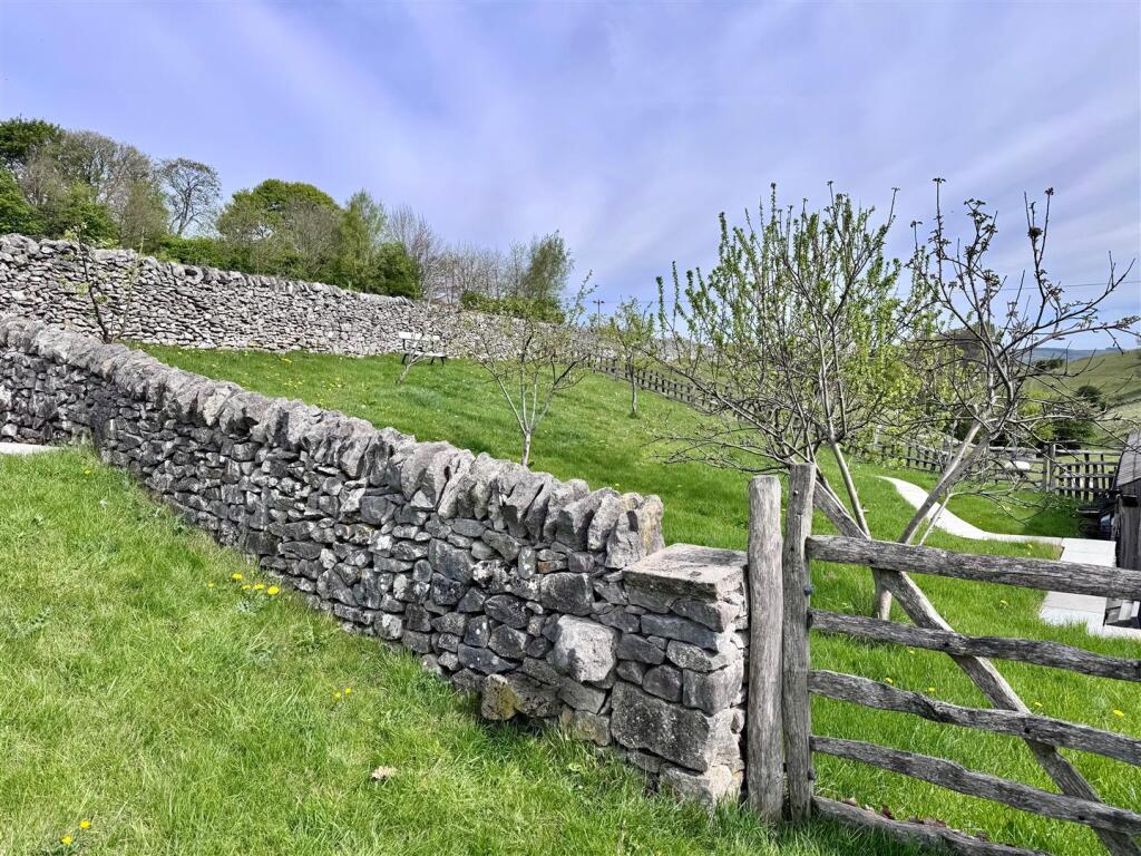 Lower Farm field v.jpg