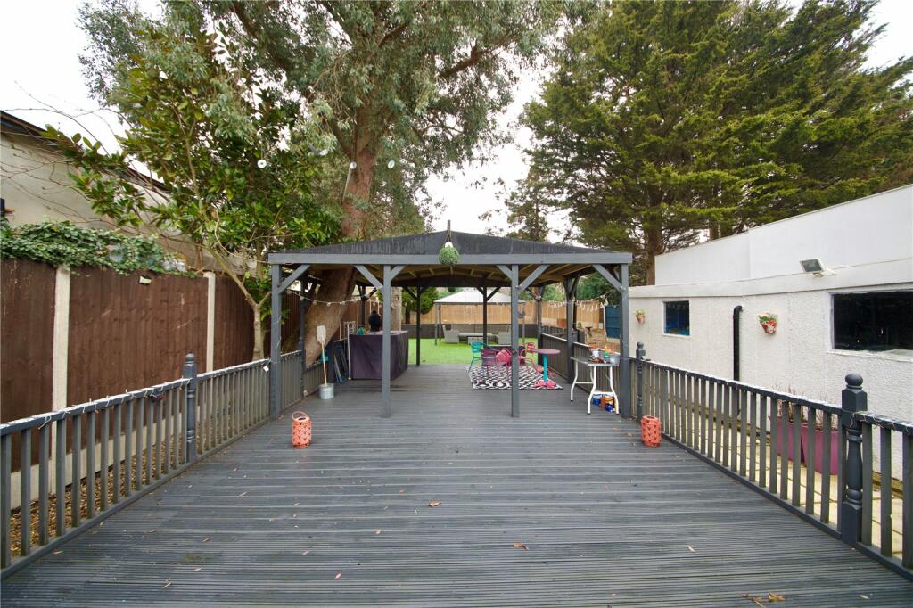 Decking Garden