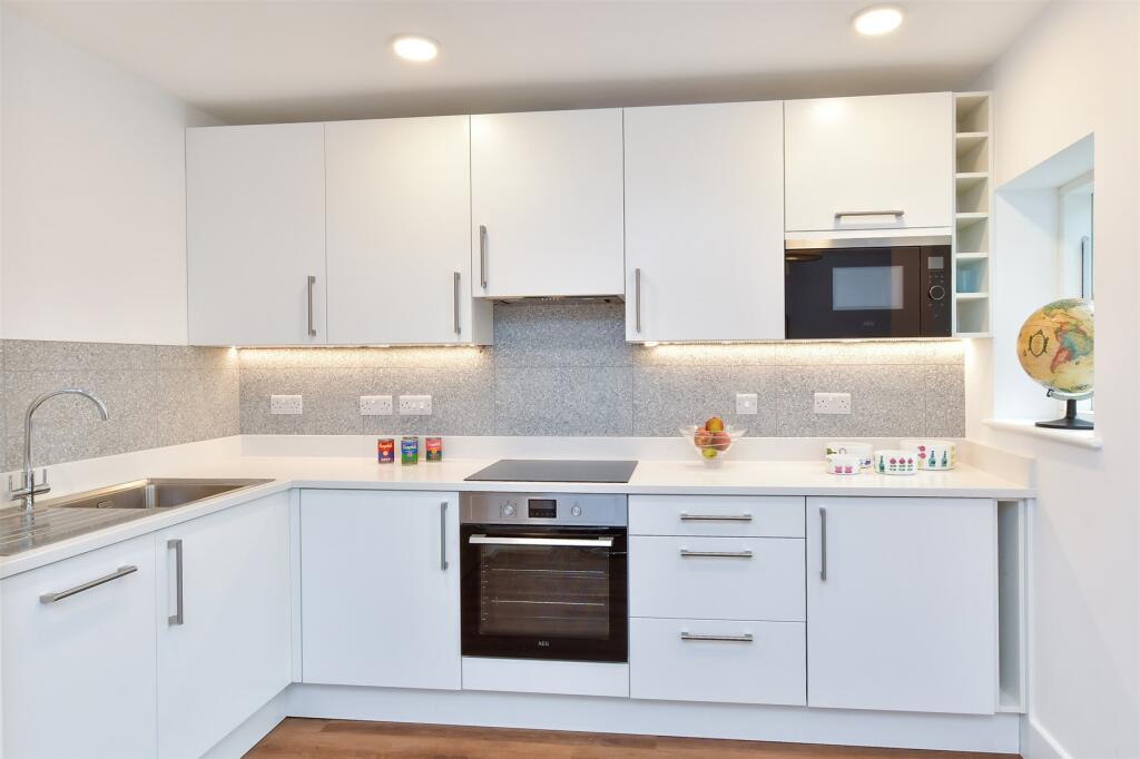 Kitchen/ Lounge